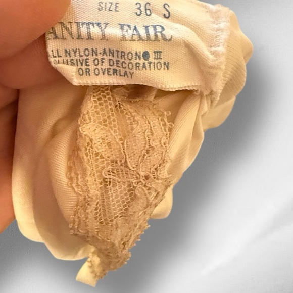 Vintage Vanity Fair Nylon Full Slip - Picture 5 of 5